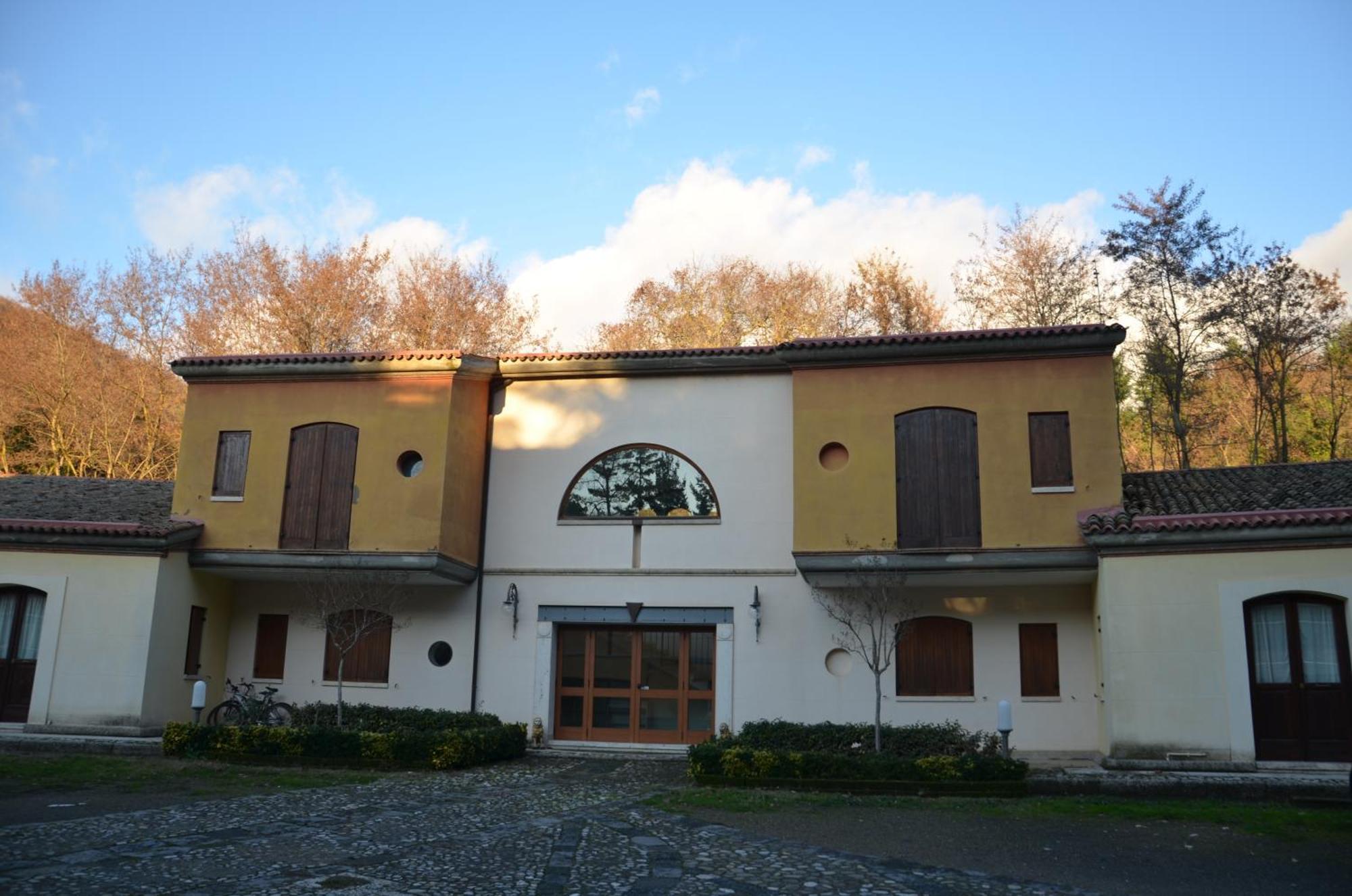 Borgo Villa Maria Monticchio  Buitenkant foto